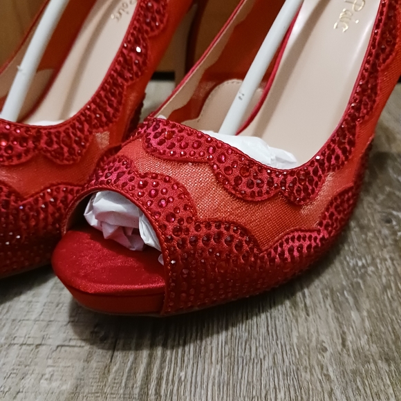 Like-New DREAM PAIRS Red Heels Sz 9 - Picture 9 of 16